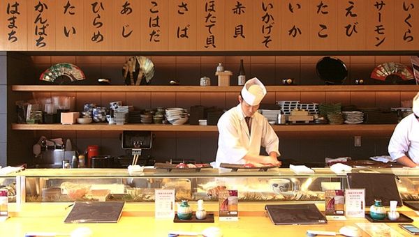 Sushi Kyotatsu at Narita Airport serves premium Edo-style sushi with fresh ingredients from Toyosu Market. Sushi Kyotatsu at Narita Airport serves premium Edo-style sushi with fresh ingredients from Toyosu Market.