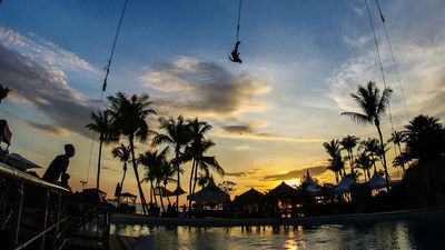 Sentosa is extending operation hours across its attractions, dining outlets, beach clubs and more, including a thrilling bungy jump at Skypark Sentosa by AJ Hackett with stunning sunset and night light views.